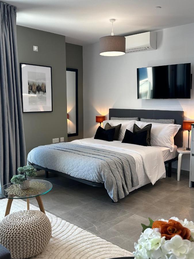 E1 Presidential Studios On High Floor With Stunning Sea Views Гибралтар Экстерьер фото